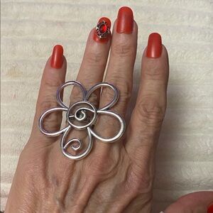 Silver Flower Swirl Ring - Elegant Floral Statement